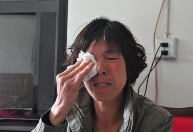 懷孕小產，婆婆裝病迫使我離婚，我凈身出戶剛走出民政局，傻了 