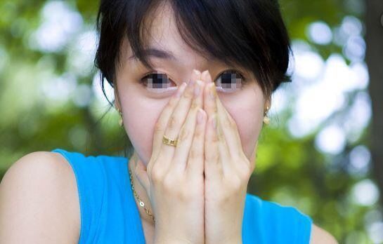 妻子失蹤三年，丈夫帶女人回家過夜，第二天照鏡子，丈夫蒙了