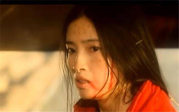 女司機遭歹徒侵犯後，竟把唯一救她的乘客趕下車，接下來她直接把車開向萬丈深淵…