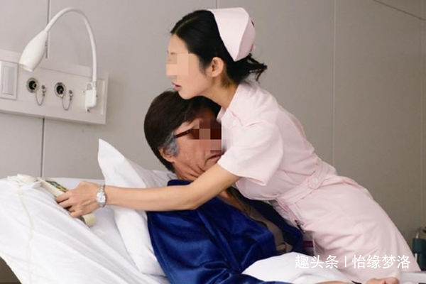 給上夜班的護士女友送晚餐，看到她在病房的事，轉身就扔了