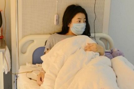 妻子小產，俺娶她閨蜜，新婚夜閨蜜手機總響，俺搶過來一瞧，蒙了