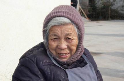 我有三個兒子，他們結婚後從不來看我，兒媳們的到來，我生不如死