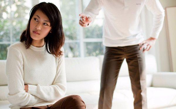 千金小姐婚後敗家引婆家不滿，婆婆生日，妻子送貴禮遭丈夫怒罵！