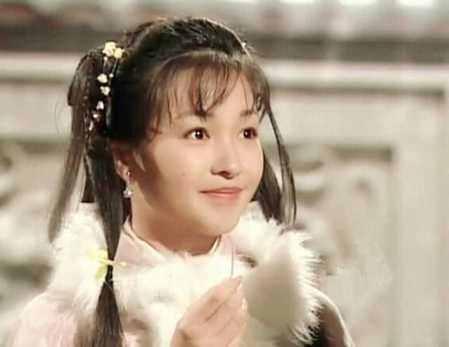 鍾漢良如今身家超百億，家庭幸福美滿，初戀女友卻淪落擠地鐵