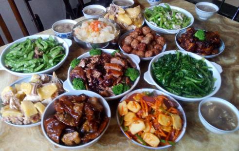 我請准岳母下館子，點菜時她搶去菜單，結帳時我遛了