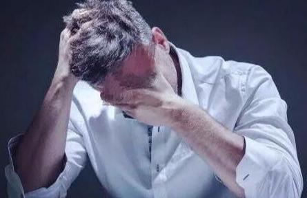 母親生前欠下20萬，大兒子裝聾作啞，小兒子還債，見到債主蒙了