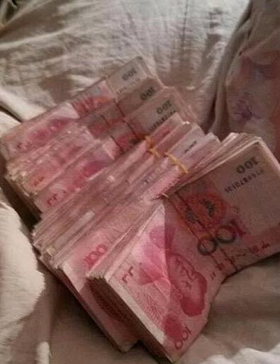 母親生前欠下20萬，大兒子裝聾作啞，小兒子還債，見到債主蒙了