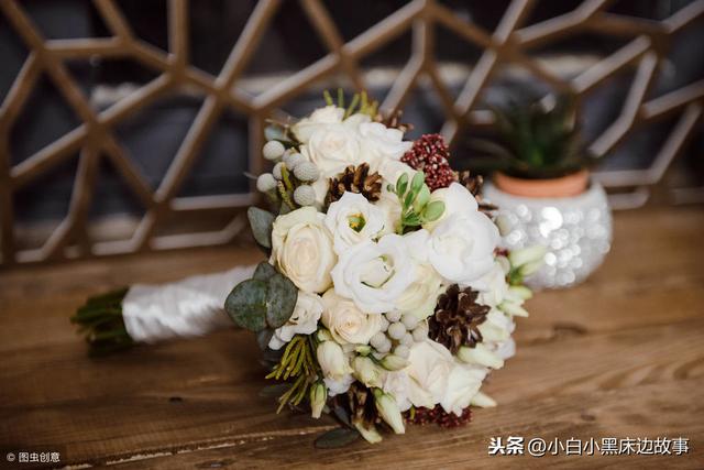 結婚時，後媽和親媽各陪1張卡，查完餘額，我情緒失控，嚎啕大哭