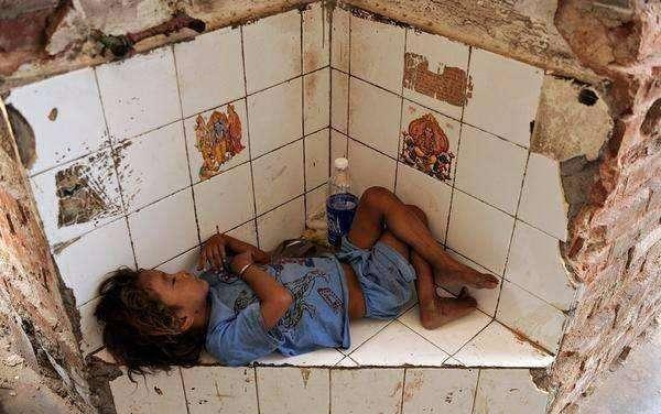 老公離世後，我在路上撿到一個小孩，一個月後，孩子要認我做媽媽