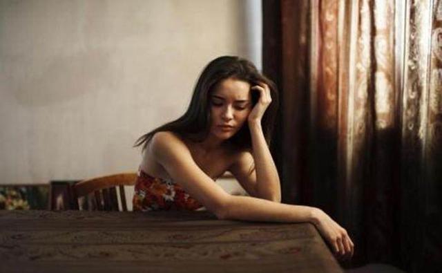 公婆離世，我們將小叔子撫養大，成婚那天他哭著給我們敬酒！