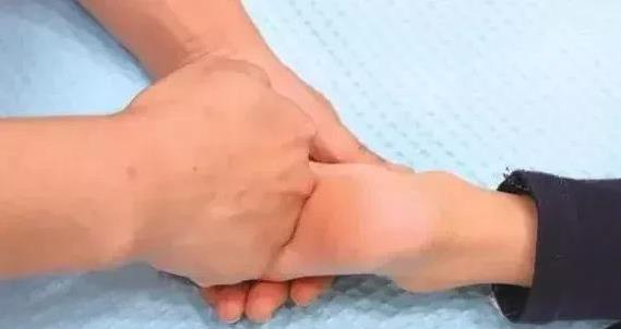 睡前5分鐘，堅持給孩子做這6個動作，不怕孩子長不高