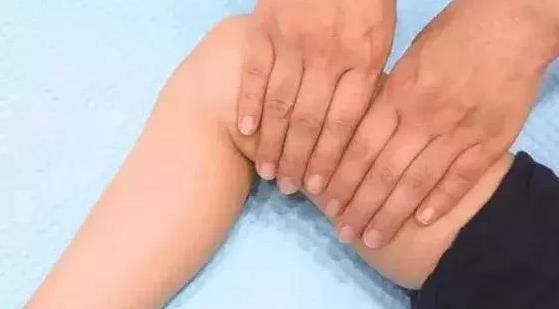 睡前5分鐘，堅持給孩子做這6個動作，不怕孩子長不高