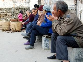 嫂子生產沒人照顧，父親讓女兒辭職照顧，女兒說的話使人淚目