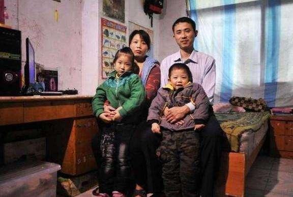 大爺的妻兒相繼去世，他無人送終，癱瘓在床，來個女兒，他驚住了