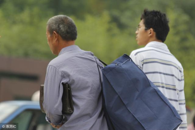 父母來參加婚禮老公不讓住家裡，婚禮結束後，我拉著父母離開了