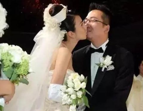 12年恩愛全是假象，不僅被家暴出軌，竟有5個私生子流浪在外！