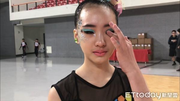 小S女兒Elly啦啦隊之星奪冠，下臺哭了：謝謝媽媽支持我