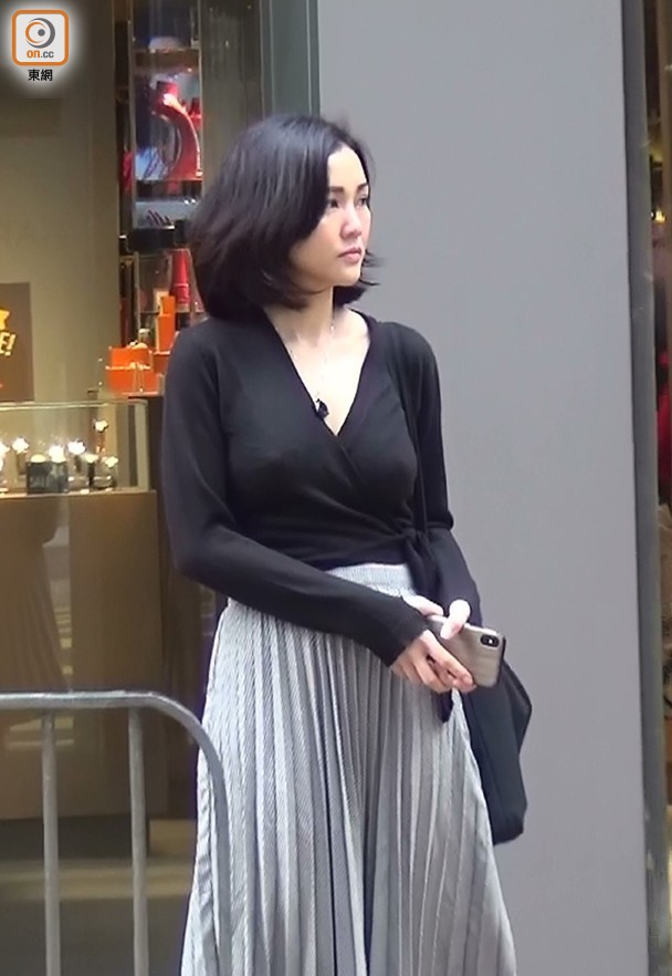 【沒穿內衣?!】謝安琪Deep V凸丁丁逛街，瘦了15KG身材果然Fit爆~網友:攝影記者很壞!