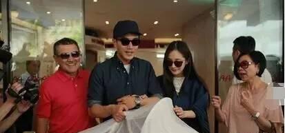 小糯米正面曝光，楊冪帶小糯米走秀？網友：太像了，一模一樣