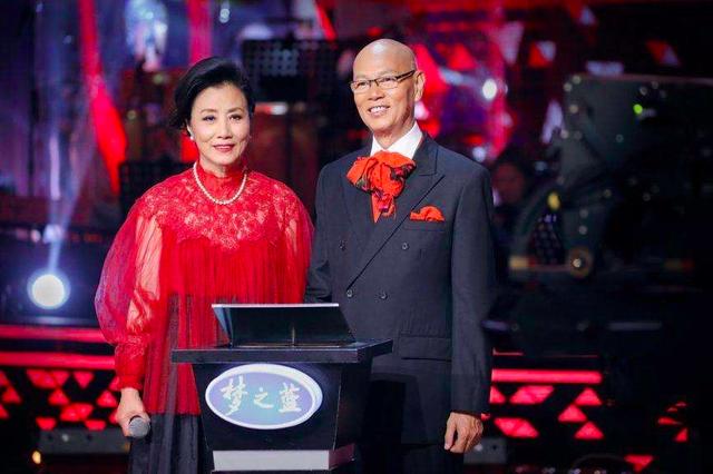 羅家英兩度抗癌後再入院，身體虛弱精神好，妻子汪明荃也兩度患癌