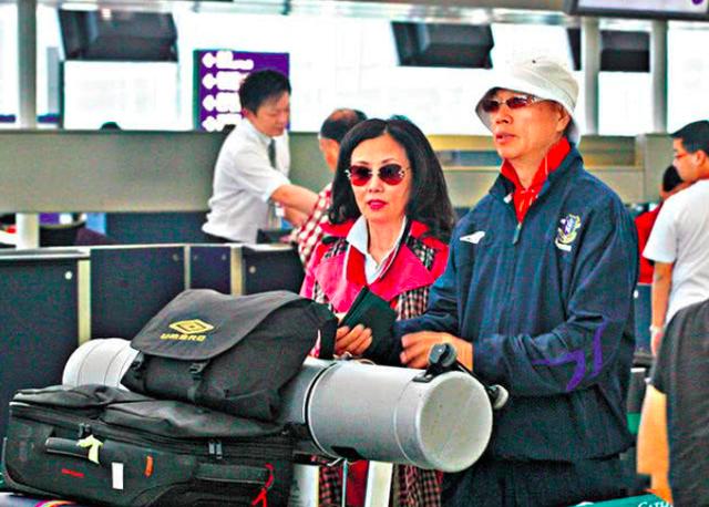 羅家英兩度抗癌後再入院，身體虛弱精神好，妻子汪明荃也兩度患癌