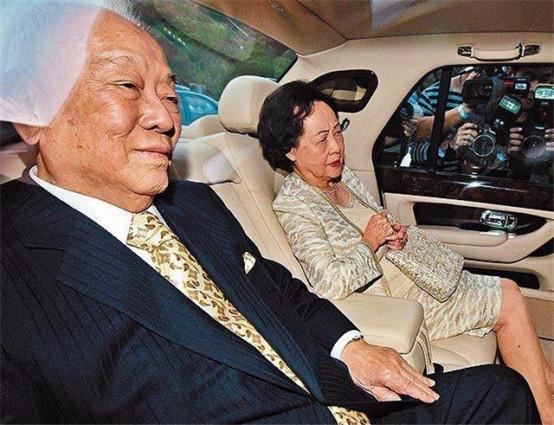 爺爺去世留他2百億，娶女明星老婆，父親怕他敗家每月只給10萬