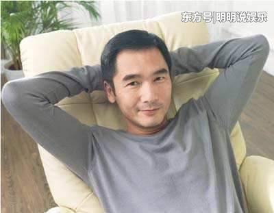 最丑港姐為了嫁他，等足12年，最後靠意外懷孕成功結婚！