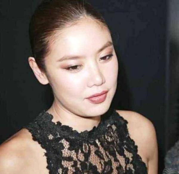 與富商結婚一年，丈夫國外千畝家產曝光，這才是娛樂圈中會嫁人的