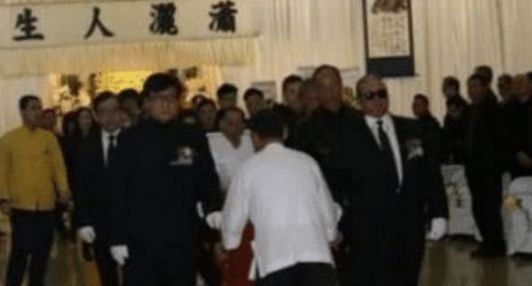 香港「僵屍祖師」林正英, 葬禮寒酸，卻發生一怪事，至今還是一個迷