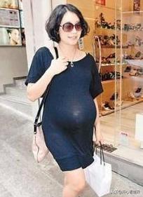 她是圈中公認才女，曾被謝霆鋒倒追，嫁豪門連生4胎，43歲成贏家