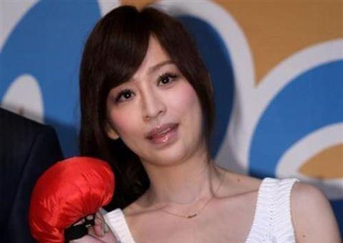 這位沉寂三年要復出的甜心天后，簡直就是行走的渣男收割機!