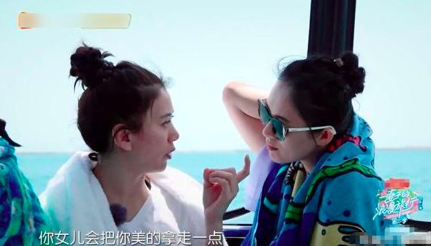 章子怡嫌小女兒醒醒長得丑，見女兒第一反應：抱錯了吧！