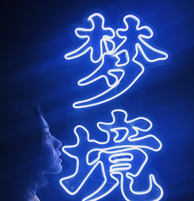 【汪峰大女兒越長越漂亮!】及肩短髮超仙氣,躺浴缸里秀長腿美炸天,沒想到側臉竟神似章子怡!