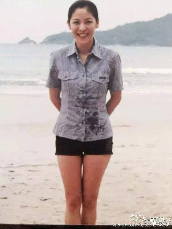 向華強有錢有顏值，為什麼專寵向太30年？那你就看看向太太年輕的照片吧 
