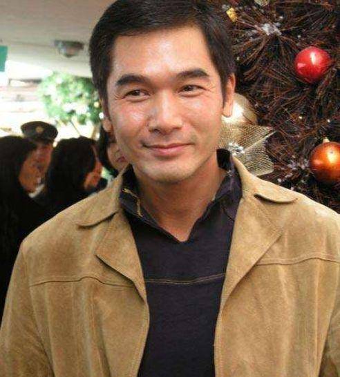 方中信50歲老婆曝光，原來是我們熟悉的她，網友：可惜了男神！  