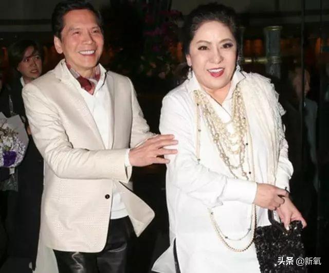被向太拖進豪門的郭碧婷因800萬鑽戒被酸了？向佐回復甜炸了！
