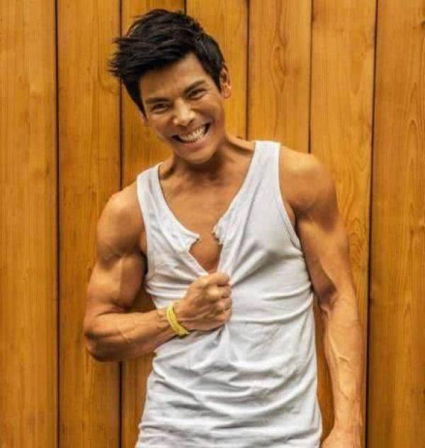 向佐弟弟叫向佑，向佐的爺爺居然叫向前，網友：以後郭碧婷孩子取名啥？  網友不妨提提議