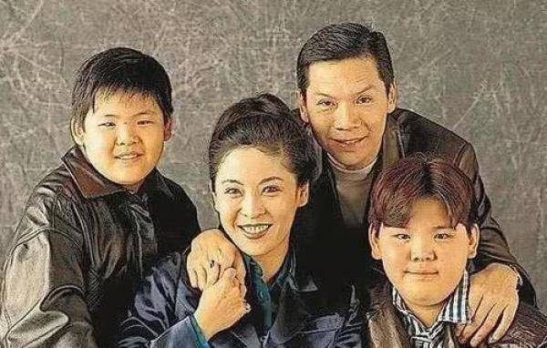 向佐弟弟叫向佑，向佐的爺爺居然叫向前，網友：以後郭碧婷孩子取名啥？  網友不妨提提議