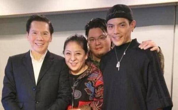 向佐弟弟叫向佑，向佐的爺爺居然叫向前，網友：以後郭碧婷孩子取名啥？  網友不妨提提議