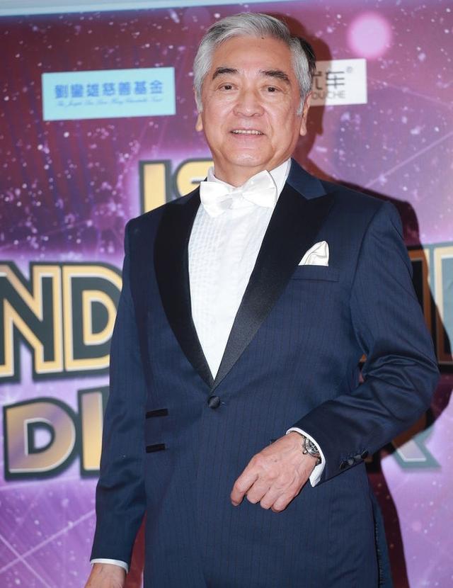 眾星亮相慈善晚會，女星服裝質感廉價，宣萱驚現麒麟臂鄭秀文嚇人！