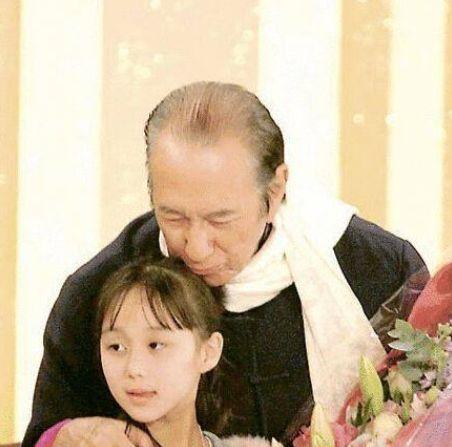 她比父親小78歲，生下來就是人生大贏家，不僅顏值高還是學霸！