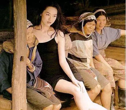 她也玩完了！一連被爆4個男友，原來都是假清純！可惜他卻愛上了渣男