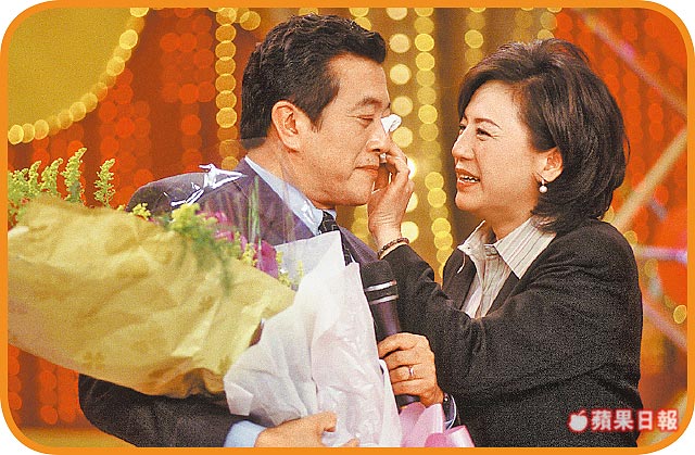林在培妻被宣告剩4個月！ 他砸800萬「賣命救妻」 一夜白髮在病房崩潰：他給我第二次生命