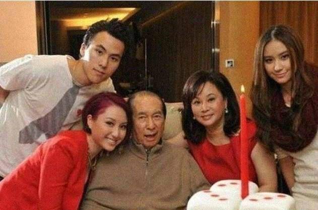 娛樂圈「二女侍一夫」的明星，最後一位5人同擠一張床！