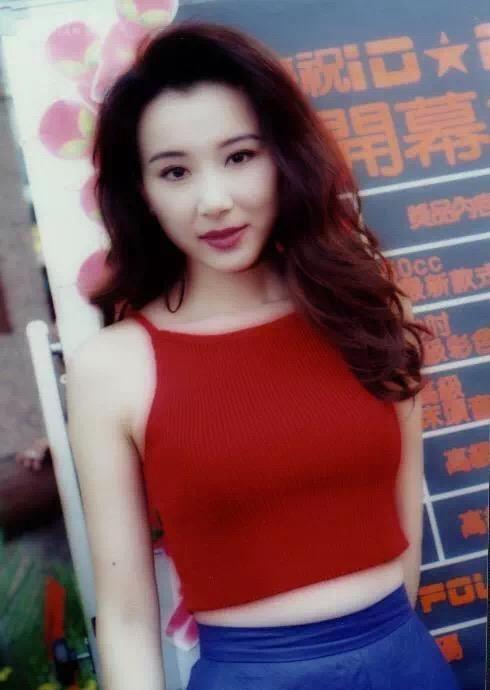 44歲李玟落淚承認科技整容，卻終究逃不過「蔡明臉」！