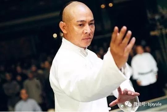 李連傑女兒，7歲給劉德華伴舞，8歲跟成龍走紅毯，16歲成這樣! 