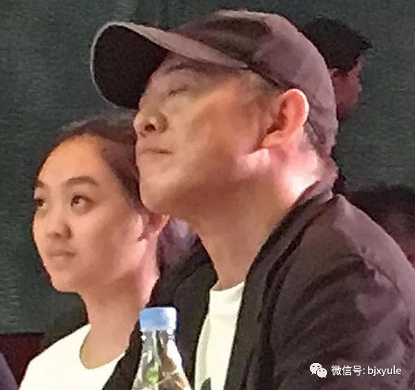 李連傑女兒，7歲給劉德華伴舞，8歲跟成龍走紅毯，16歲成這樣! 