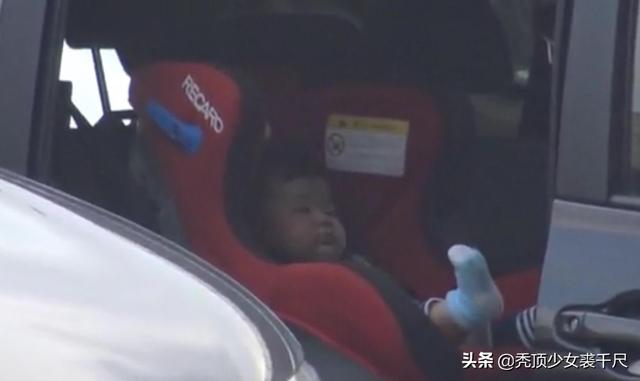 TVB小花鐘嘉欣首度帶二胎公開現身，寶寶頭髮濃密模樣俊俏可愛！