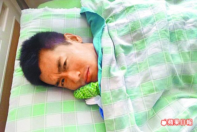 沈世朋小16歲嫩妻「為愛放棄博士學位」默默支持老公事業　「挺8個月大孕肚奔波」只為照顧住院丈夫三餐