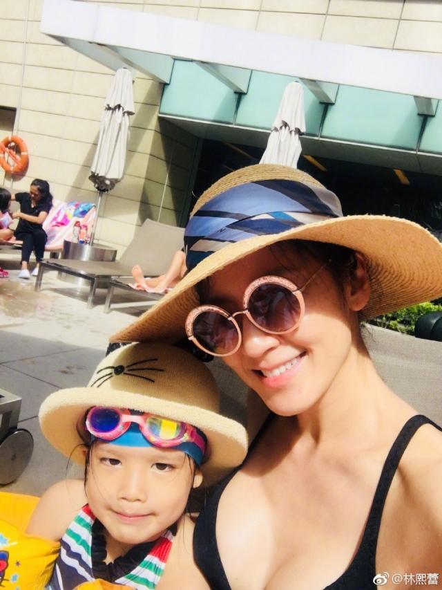 依然堅挺，43歲人妻林熙蕾曬美照 索爆身材20年不變！